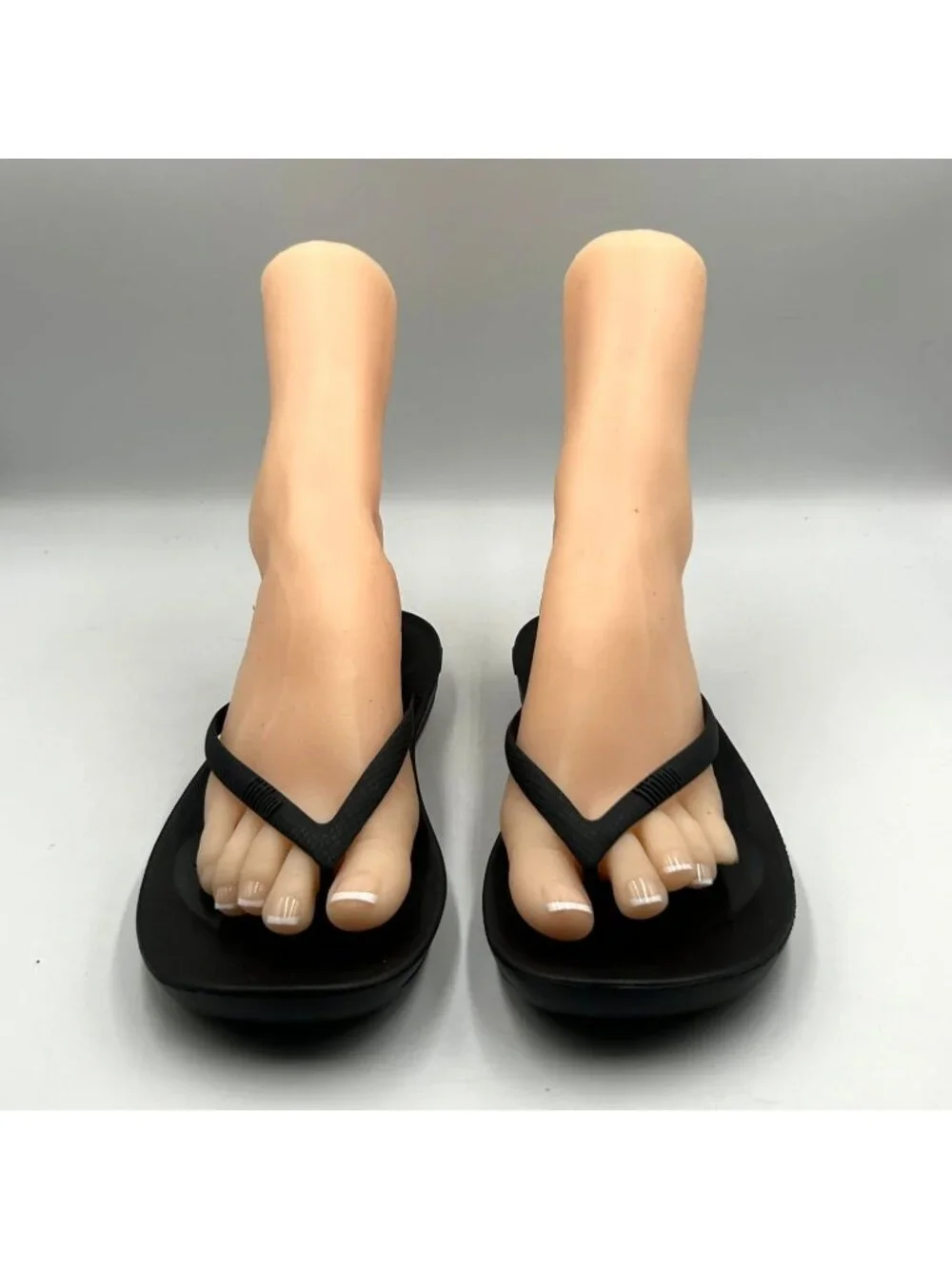 FitFlop Women's Black Rubber iQushion Ergonomic Flip-Flops Sandals Size 8 3628